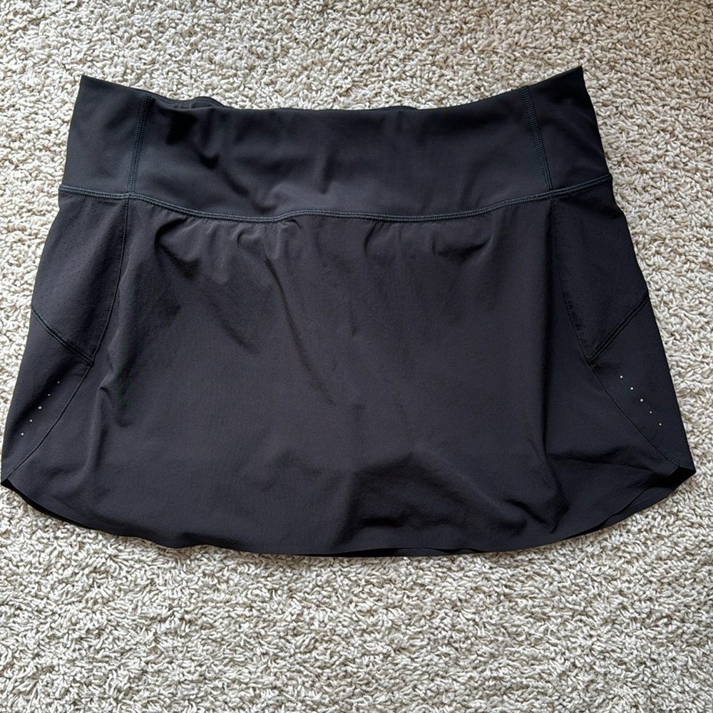 Athleta Run with it 14” skirt size L